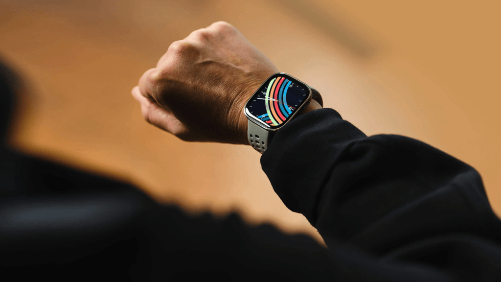 Amazfit Bip6 Vibrant 1.97" AMOLED Display. Enjoy crystal-clear visibility with a bright and responsive display, ensuring effortless readability of your data, notifications, and maps - even under direct sunlight.